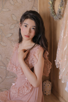 透明比基尼泳衣美女